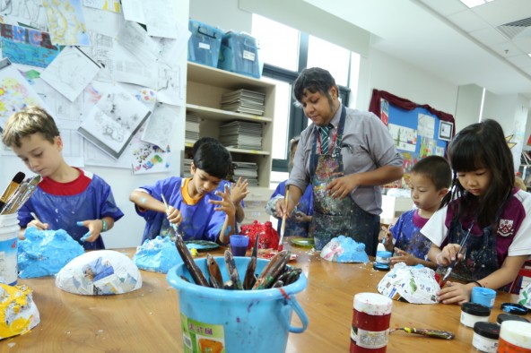 EiM teacher with students in an art class